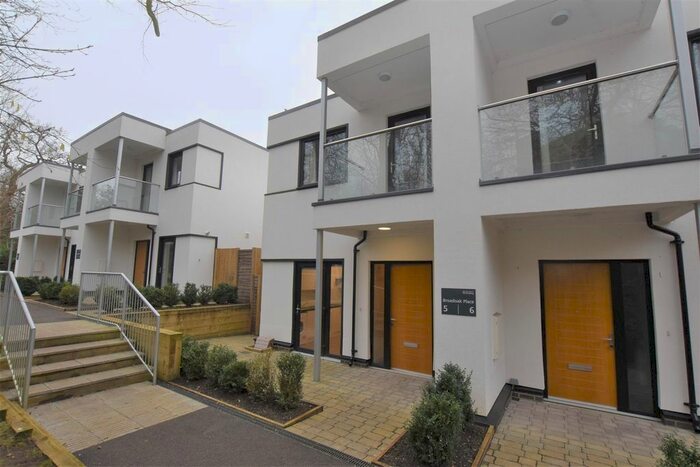 3 Bedroom Semi-Detached House To Rent In Shinfield Road, Reading RG6