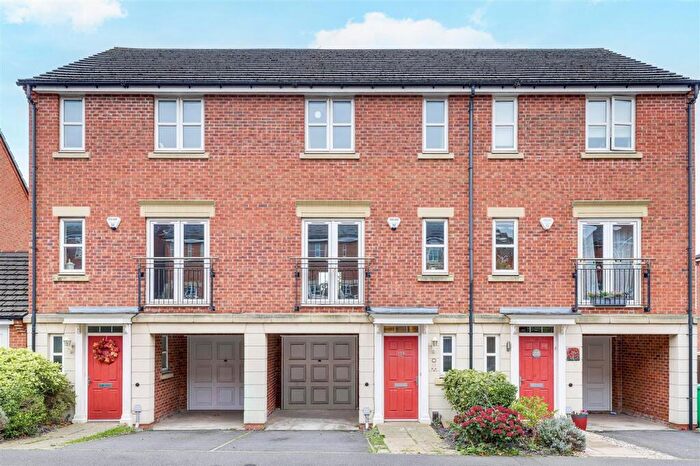 3 Bedroom Terraced House For Sale In Kelham Drive, Nottingham, NG5