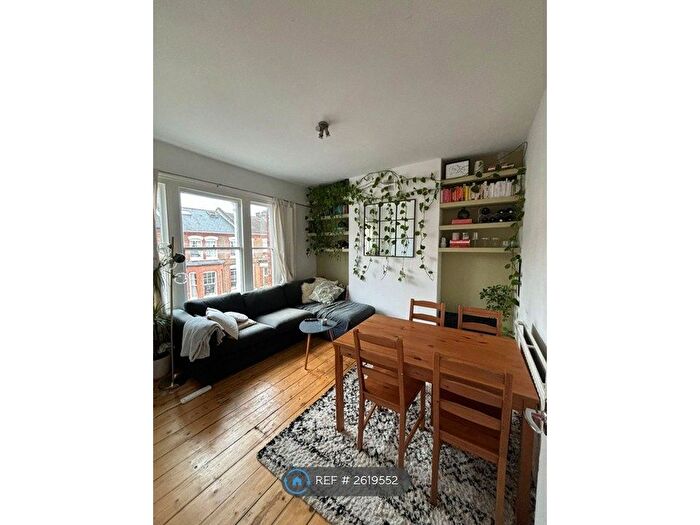 2 Bedroom Flat To Rent In Sandmere Road, London, SW4