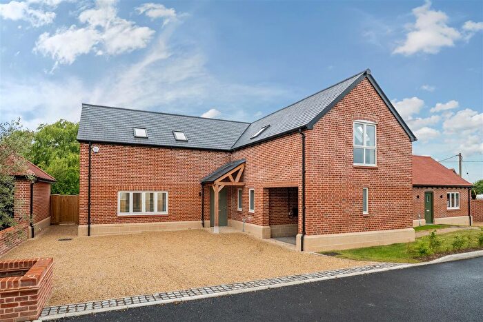 4 Bedroom Detached House For Sale In Aubreys Yard, Poulshot, SN10