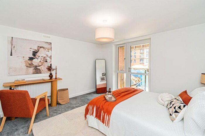 2 Bedroom Apartment For Sale In Back Of The Walls, Southampton, SO14