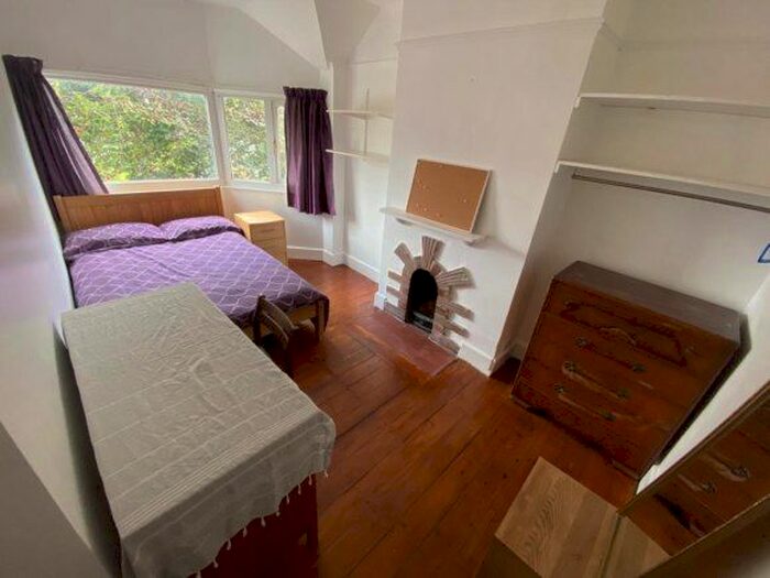 5 Bedroom Semi-Detached House To Rent In Clifton Gardens, Canterbury, Kent, CT2