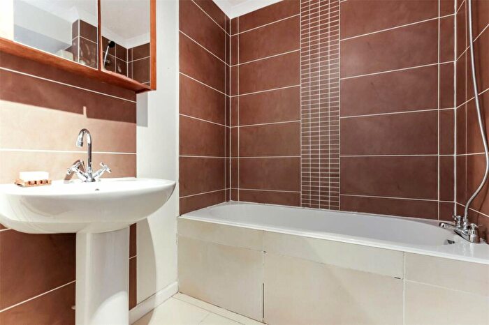 2 Bedroom Flat For Sale In Riverside Park, Linnpark Avenue, Netherlee, East Renfrewshire, G44