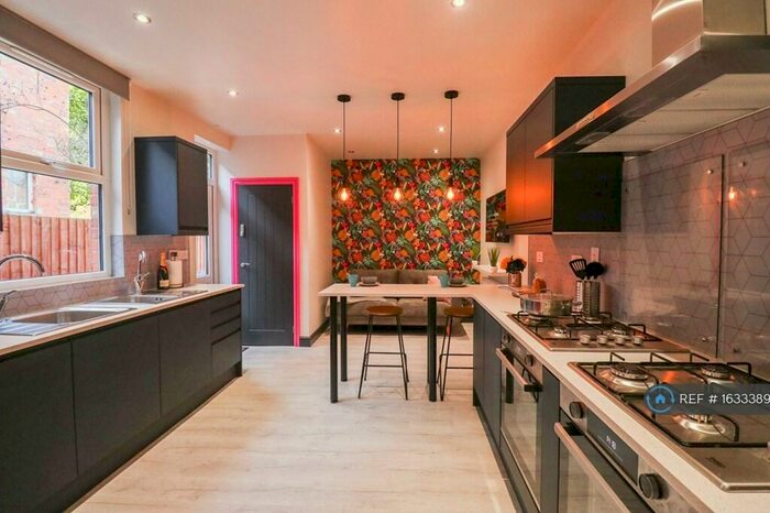 6 Bedroom Terraced House To Rent In Fosse Road South, Leicester, LE3