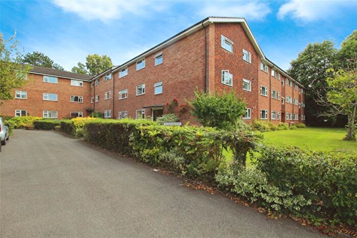 2 Bedroom Flat To Rent In Lovelace Gardens, Surbiton, KT6