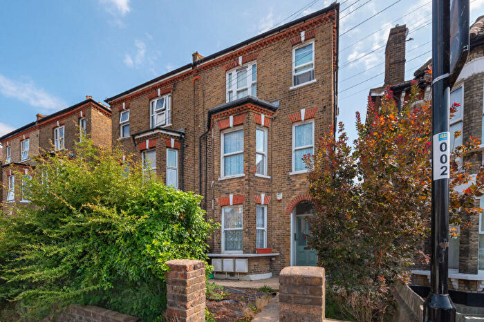 2 Bedroom Flat To Rent In Faversham Road, Catford, London, SE6