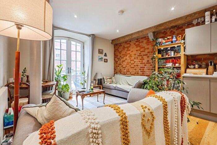 2 Bedroom Flat For Sale In Redcliff Backs, Bristol, BS1