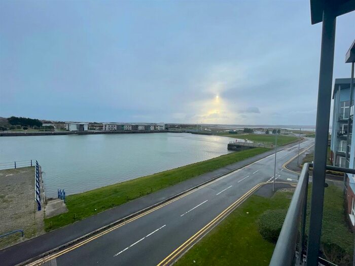 2 Bedroom Flat To Rent In Flat, Cwrt Naomi, Pentre Doc Y Gogledd, Llanelli SA15