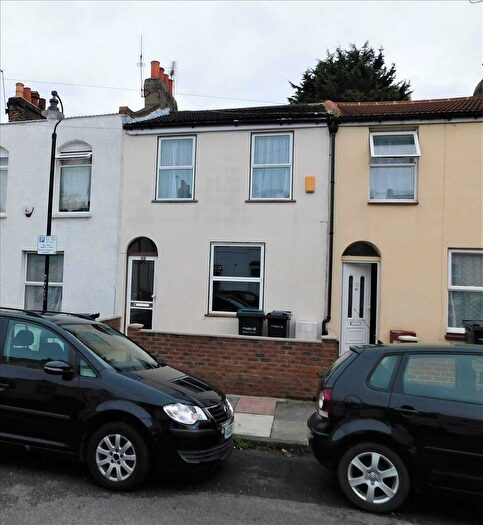 3 Bedroom Terraced House To Rent In Peacock Street, Gravesend, DA12