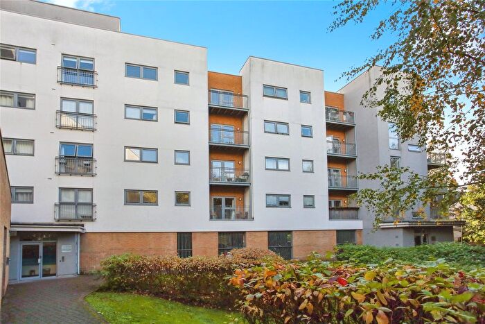 2 Bedroom Flat For Sale In Sovereign Way, Tonbridge, Kent, TN9