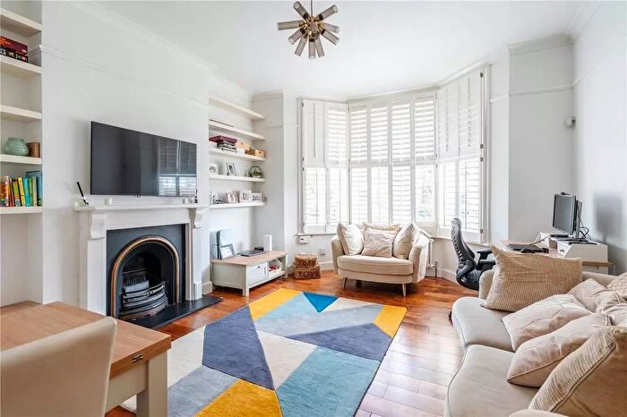 2 Bedroom Flat To Rent In Romola Road, London, SE24