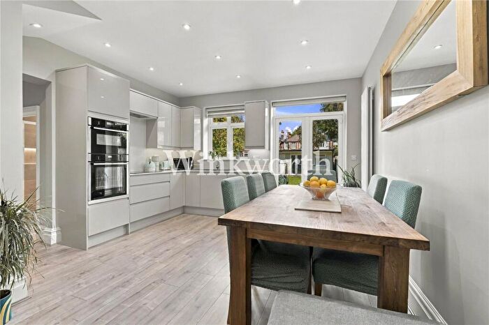 2 Bedroom Apartment For Sale In Woodberry Avenue, London, N21