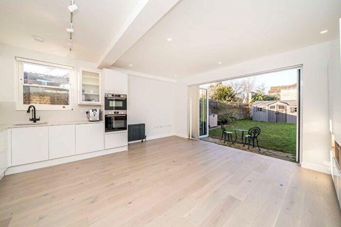 2 Bedroom Flat For Sale In Corfton Road, Ealing, W5