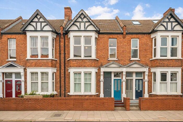 2 Bedroom Flat For Sale In Kilburn Lane, North Kensington, W10