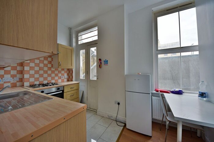 4 Bedroom Flat To Rent In Seven Sisters Road, London, N7