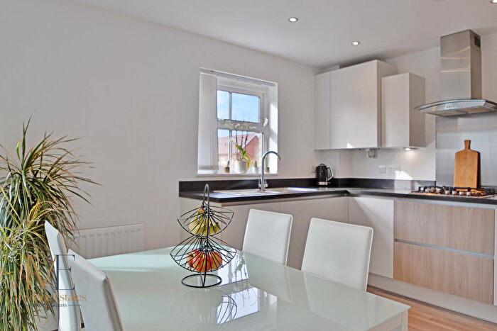 2 Bedroom Apartment For Sale In Ackers Drive, Ebbsfleet Valley, Kent, DA10
