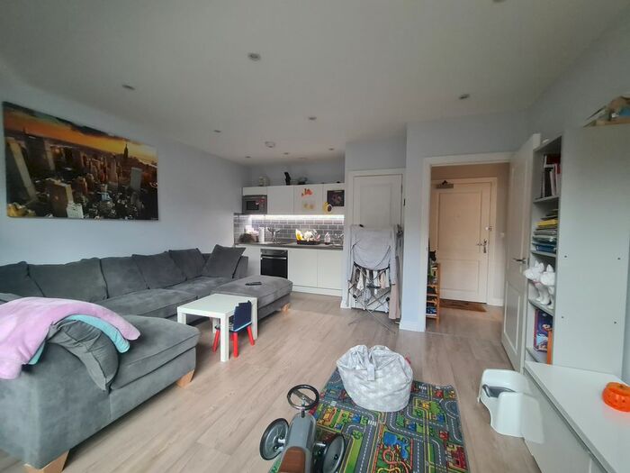 1 Bedroom Flat To Rent In Homestead Road, Rickmansworth, WD4