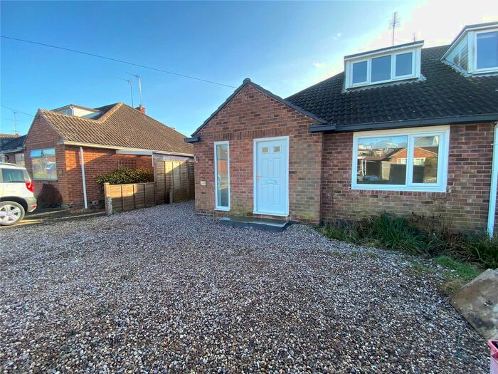 3 Bedroom Bungalow For Sale In Ladycroft, Leamington Spa, CV32