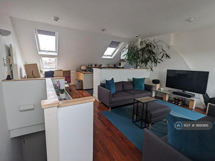 2 Bedroom Maisonette To Rent In Battersea Park Road, London, SW11
