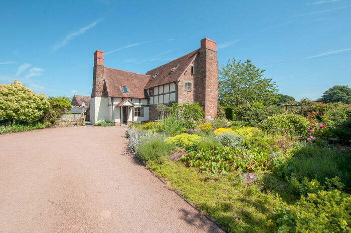 5 Bedroom Farm House To Rent In Lea, HR9
