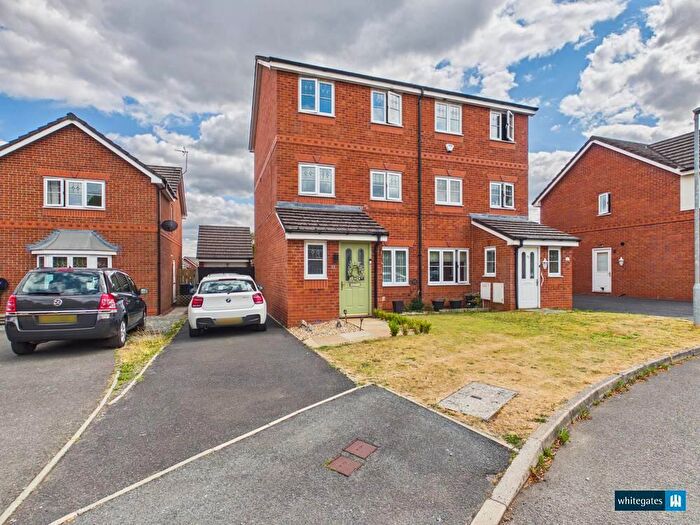 4 Bedroom Semi-Detached House For Sale In Alyn Road, Gwersyllt, LL11