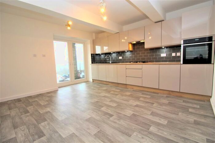 2 Bedroom Terraced House To Rent In Manchester Road, Walmersley, Bury, BL9