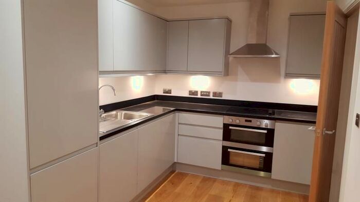 2 Bedroom Flat To Rent In Addington Road, Selsdon, South Croydon, CR2