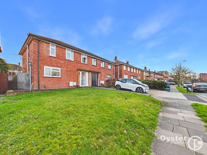 3 Bedroom Semi Detached House For Sale In Green Lane, Edgware, HA8