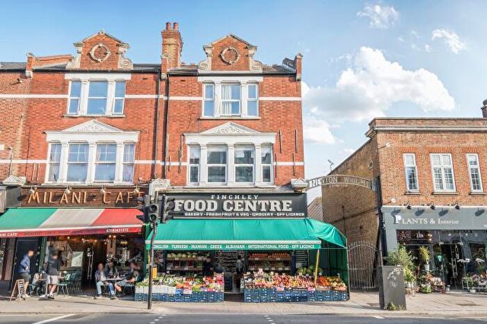 3 Bedroom Apartment For Sale In Ballards Lane, London, N3
