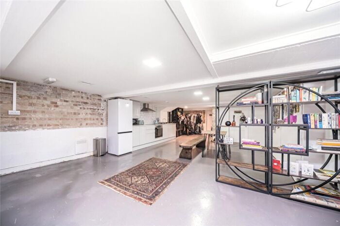 2 Bedroom Flat For Sale In Hackney Road, London, E2