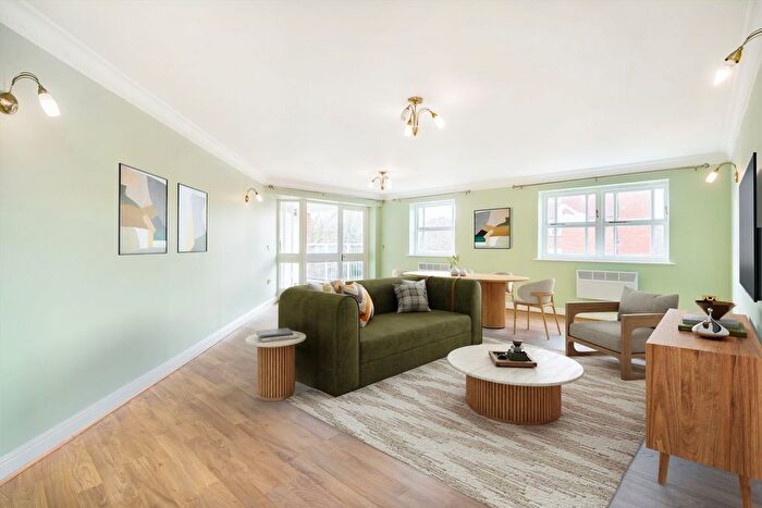 2 Bedroom Flat To Rent In Macmillan Way, London, SW17