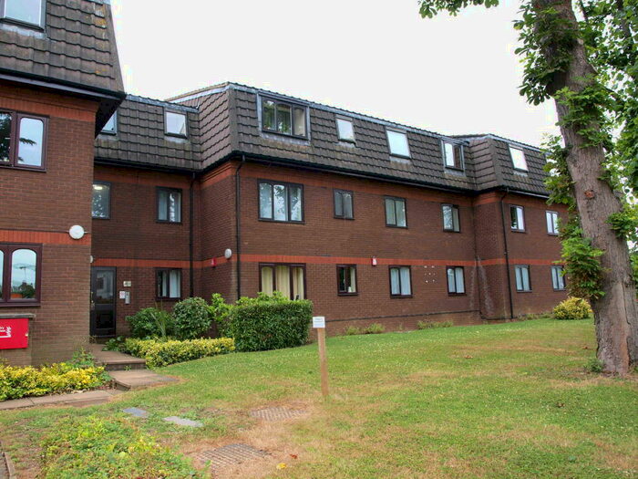 1 Bedroom Flat To Rent In Woodridge Close, Enfield, EN2