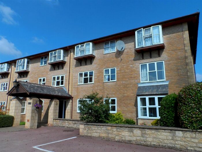 2 Bedroom Flat To Rent In Market Street, Crewkerne, TA18