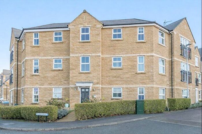 2 Bedroom Flat For Sale In Threelands, Birkenshaw, Bradford, West Yorkshire, BD11