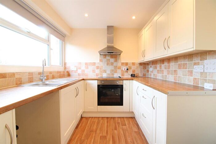 2 Bedroom Maisonette To Rent In Woodbridge Hill, Guildford, GU2