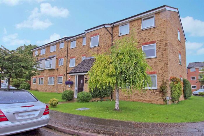 2 Bedroom Flat To Rent In Aylsham Drive, Ickenham, UB10