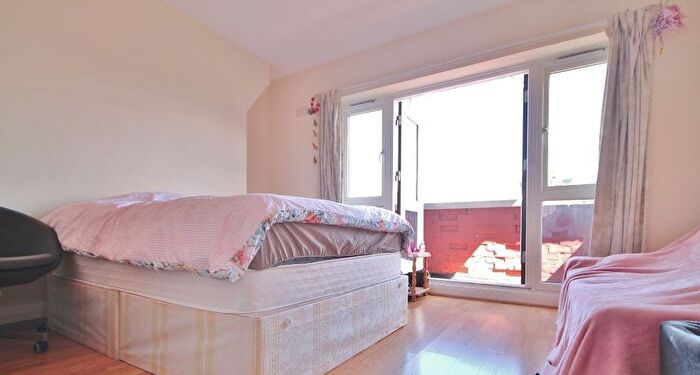 3 Bedroom Flat To Rent In Warltersville Road, London, N19