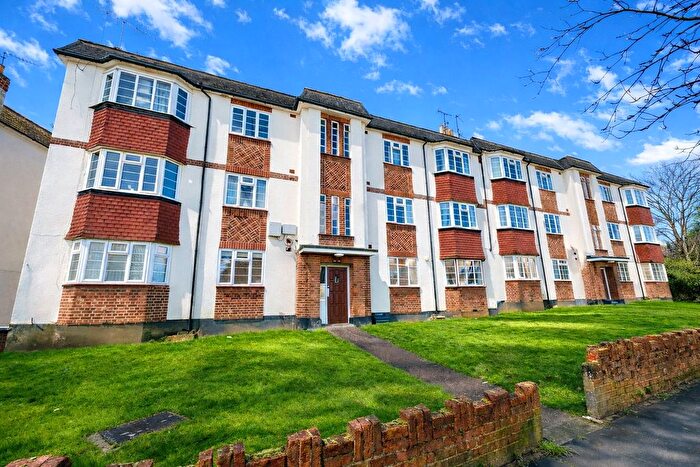 2 Bedroom Flat For Sale In Amblecote Road, Grove Park, London, SE12