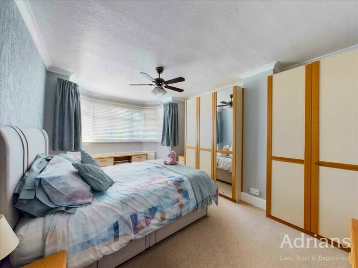 3 Bedroom SemiDetached House For Sale In Sixth Avenue, Chelmsford, CM1