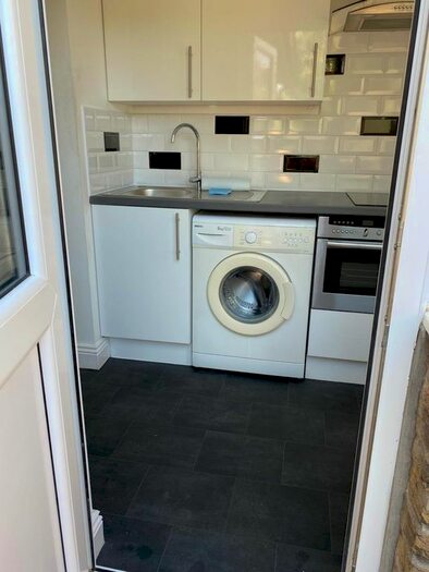 Studio To Rent In Craigdale Road, Romford, RM11