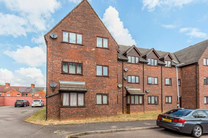 1 Bedroom Flat To Rent In Oliver Close, Rushden, NN10