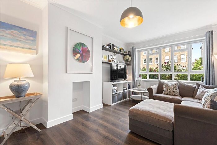 1 Bedroom Flat To Rent In Barmouth Court, Barmouth Road, London, SW18