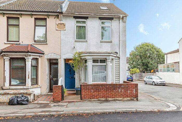 3 Bedroom End Terrace House For Sale In York Avenue, Gillingham, Kent, ME7
