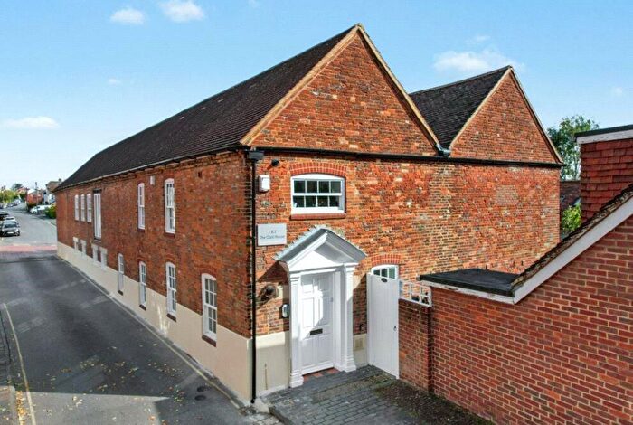 2 Bedroom Apartment For Sale In Park Row, Farnham, Surrey, GU9