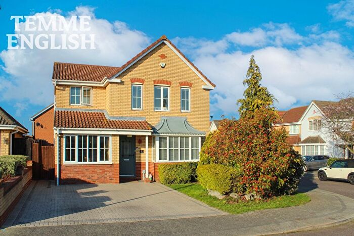 4 Bedroom Detached House For Sale In Iona Way, Wickford, SS12