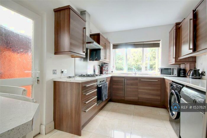 3 Bedroom End Of Terrace House To Rent In Junction Road, London, N9