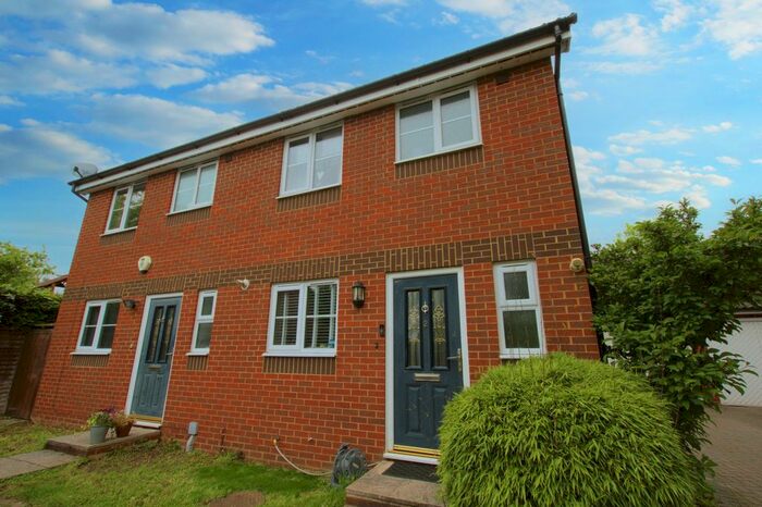 3 Bedroom Semi-Detached House To Rent In Gillsted Court, St.Albans, AL3