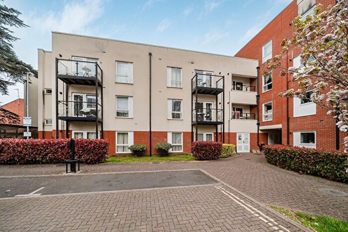 1 Bedroom Flat For Sale In Magnolia House, Spelthorne Grove, Sunbury, TW16