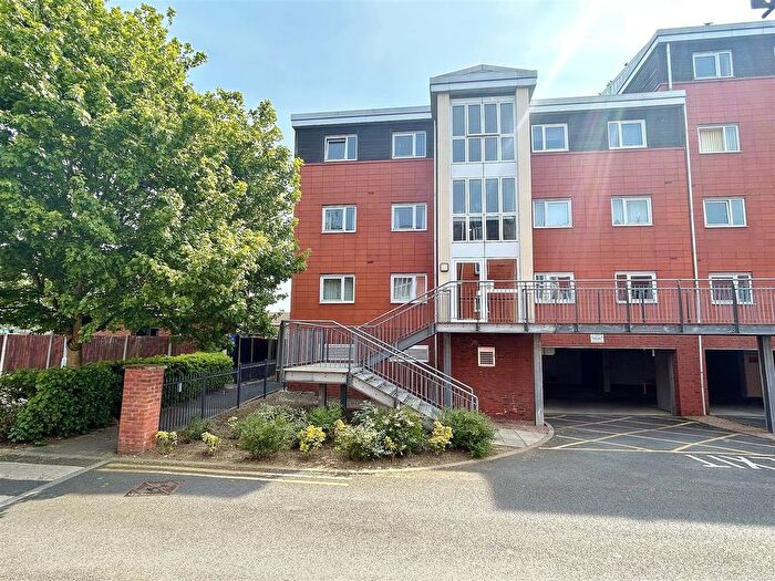 2 Bedroom Flat For Sale In The Waterfront, Selby, YO8