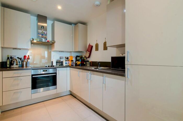 1 Bedroom Flat To Rent In Battersea Reach, Wandsworth Town, London, SW18